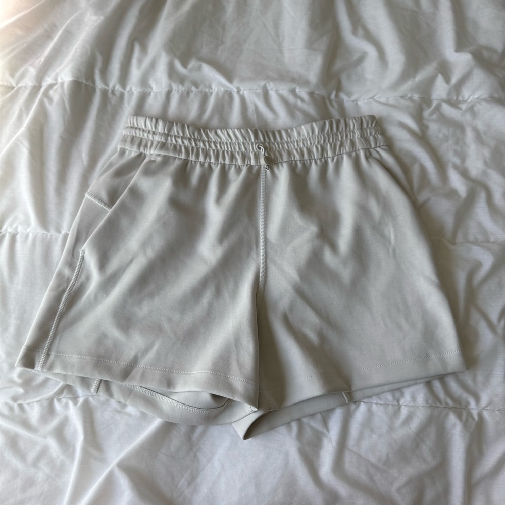 lulu lemon softstreme 4” short